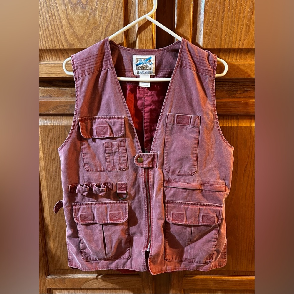 TravelSmith Red (meant to look faded) Fishing, Hunting Utility Vest 100% Cotton